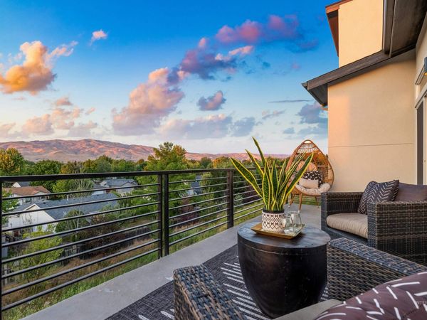 1246 E Echelon Ridge Ln, Boise, ID 83716