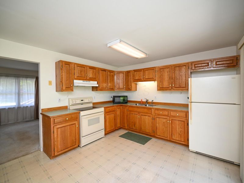 2458 Mercer Drive , Marion, OH 43302 Photo 8