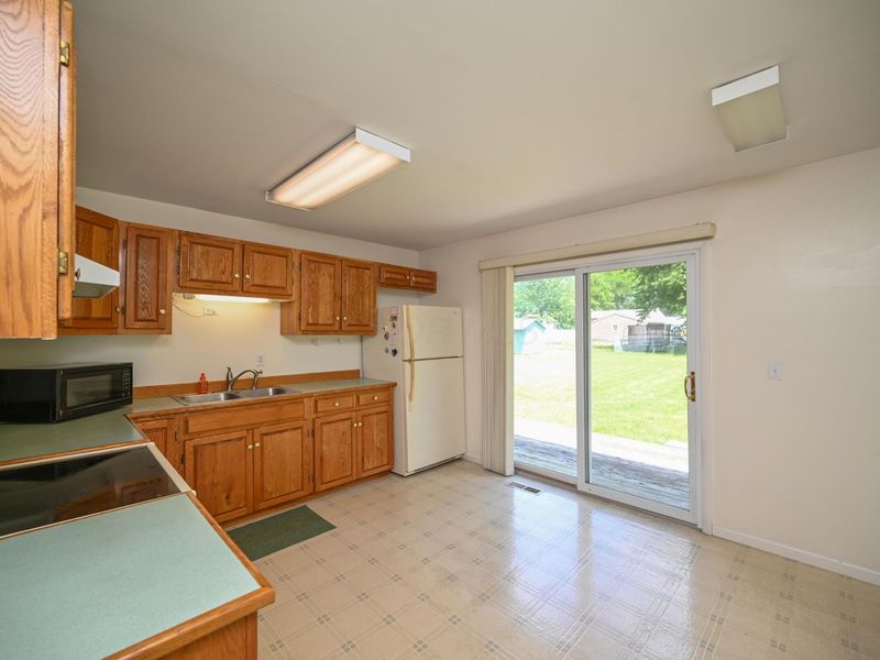 2458 Mercer Drive , Marion, OH 43302 Photo 9