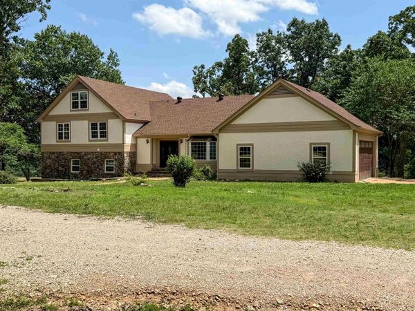 201 E Marshall Drive, Cherokee Village, AR 72529