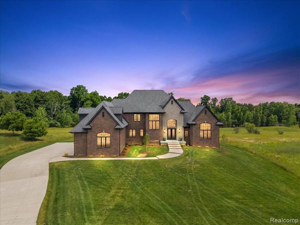 6301 Bridle Path, Grand Blanc Twp, MI 48439