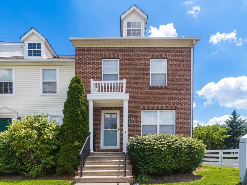 952 Hartford Village Boulevard, Columbus, OH 43228 Photo 1