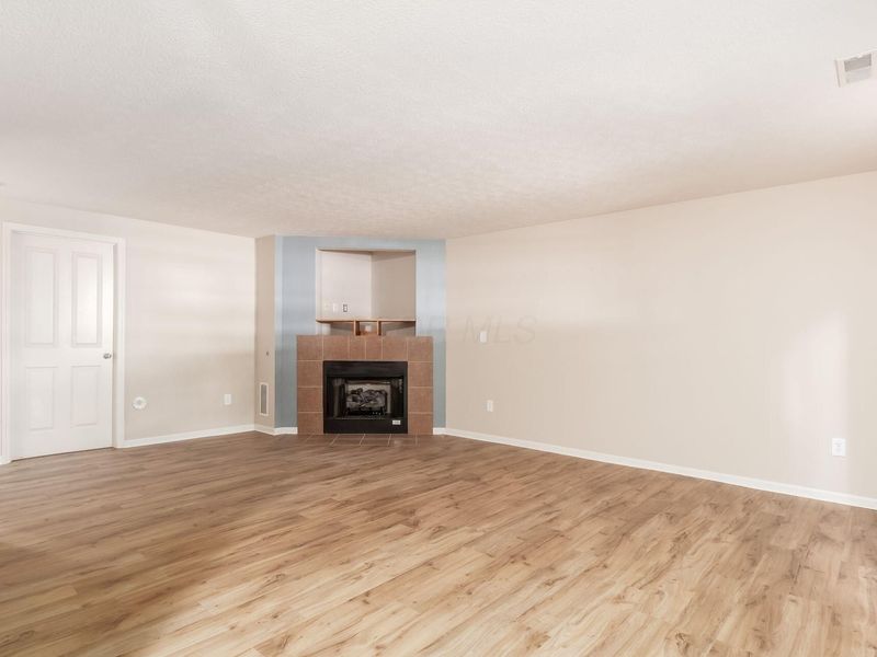 952 Hartford Village Boulevard, Columbus, OH 43228 Photo 17