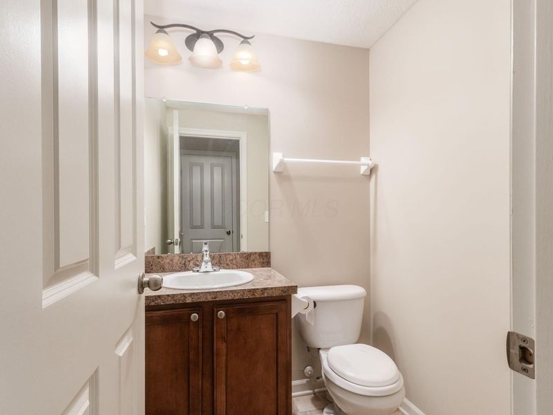 952 Hartford Village Boulevard, Columbus, OH 43228 Photo 18