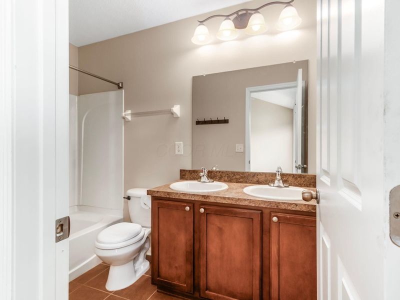 952 Hartford Village Boulevard, Columbus, OH 43228 Photo 23