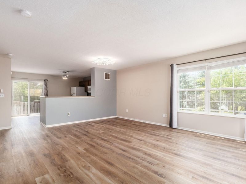952 Hartford Village Boulevard, Columbus, OH 43228 Photo 4
