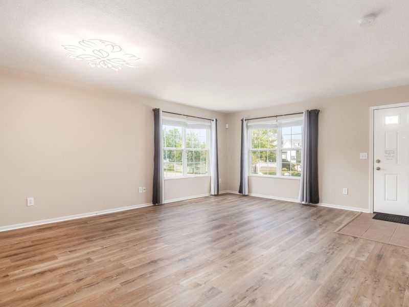952 Hartford Village Boulevard, Columbus, OH 43228 Photo 7