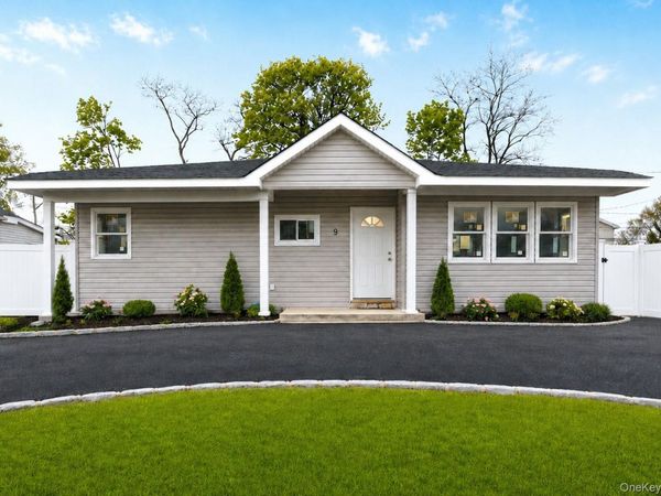 9 Emerald Lane S, Amityville, NY 11701