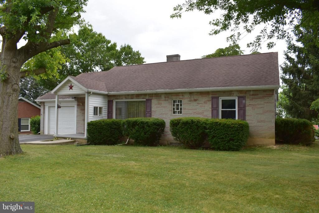 42 E GRANDVIEW AVENUE, MERCERSBURG, PA 17236