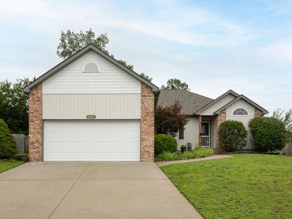 230 W Abbi Lane , Bolivar, MO 65613