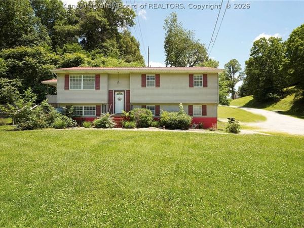 13 Outlook Point Drive, Milton, WV 25541