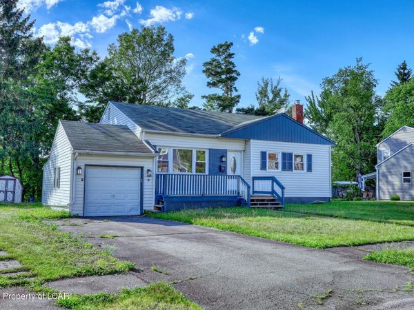 8 N Park Lane, Mountain Top, PA 18707