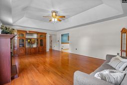 460 Taylor Rd photo 4