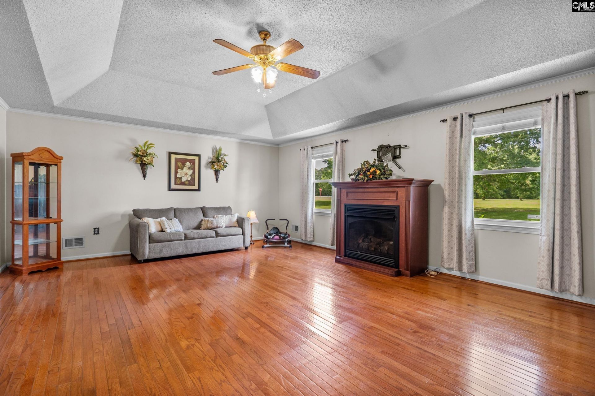 460 Taylor Rd Photo 4