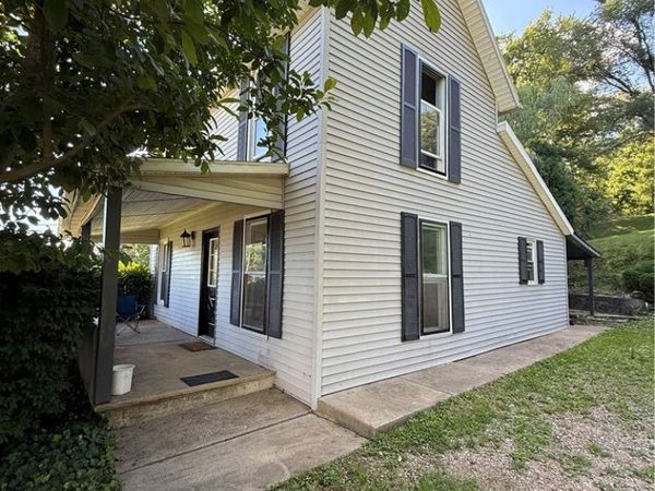 201 Center Street , Coshocton, OH 43812