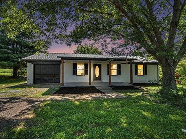 3885 Louisville Road, Salvisa, KY 40372