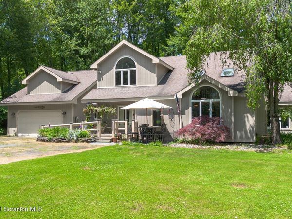 364 Idlewild Lane, Clifford Twp, PA 18470