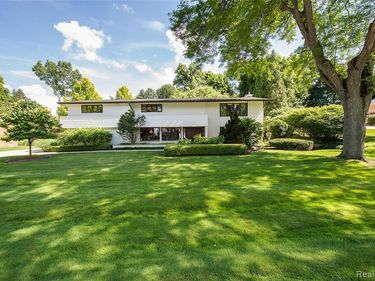 581 Woodway Court, Bloomfield Hills, MI 48302