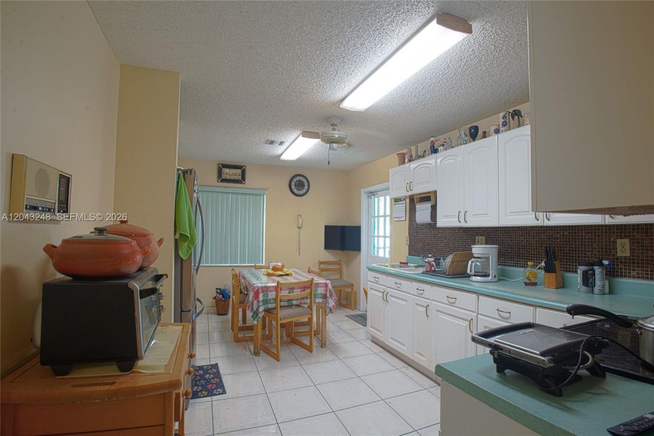 5889 NW 198th Ter, Hialeah, FL 33015 Photo