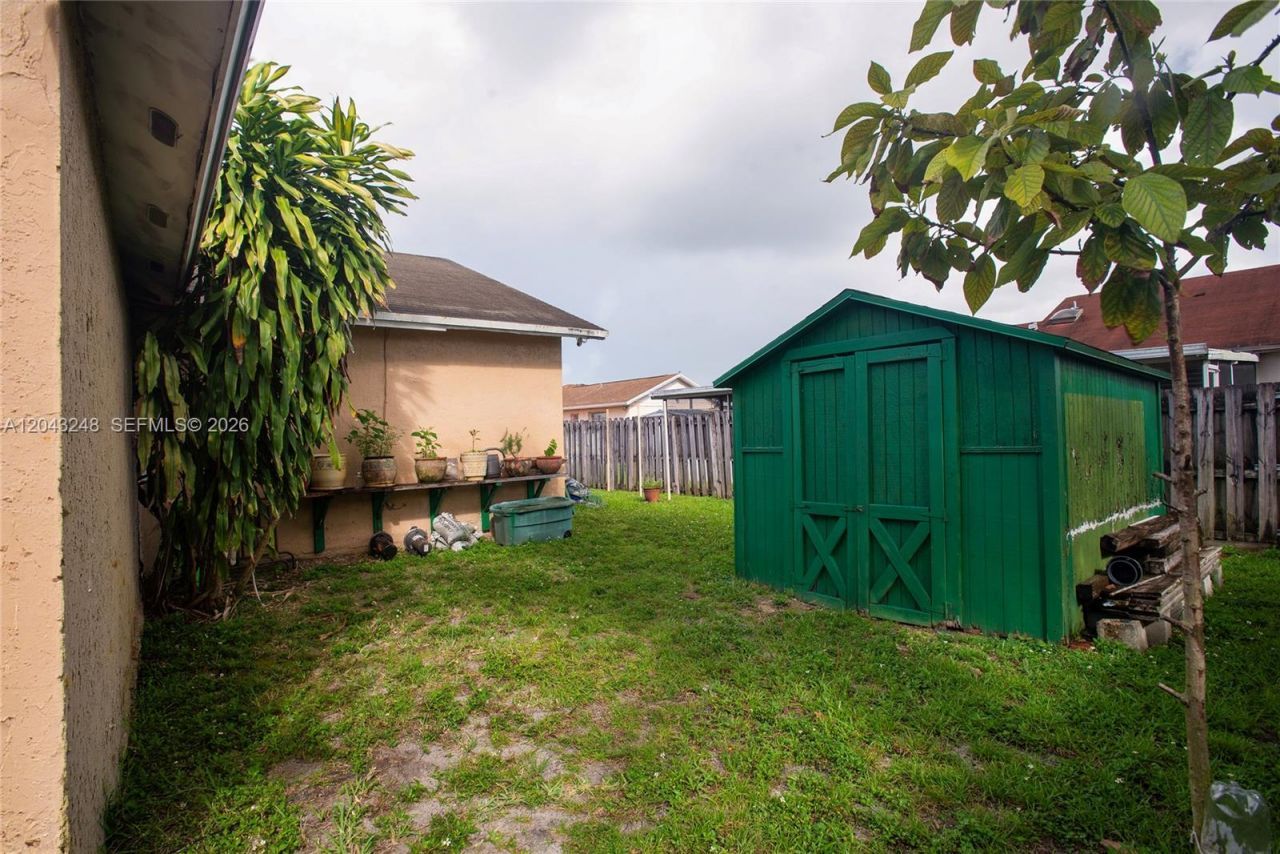 5889 NW 198th Ter, Hialeah, FL 33015 Photo
