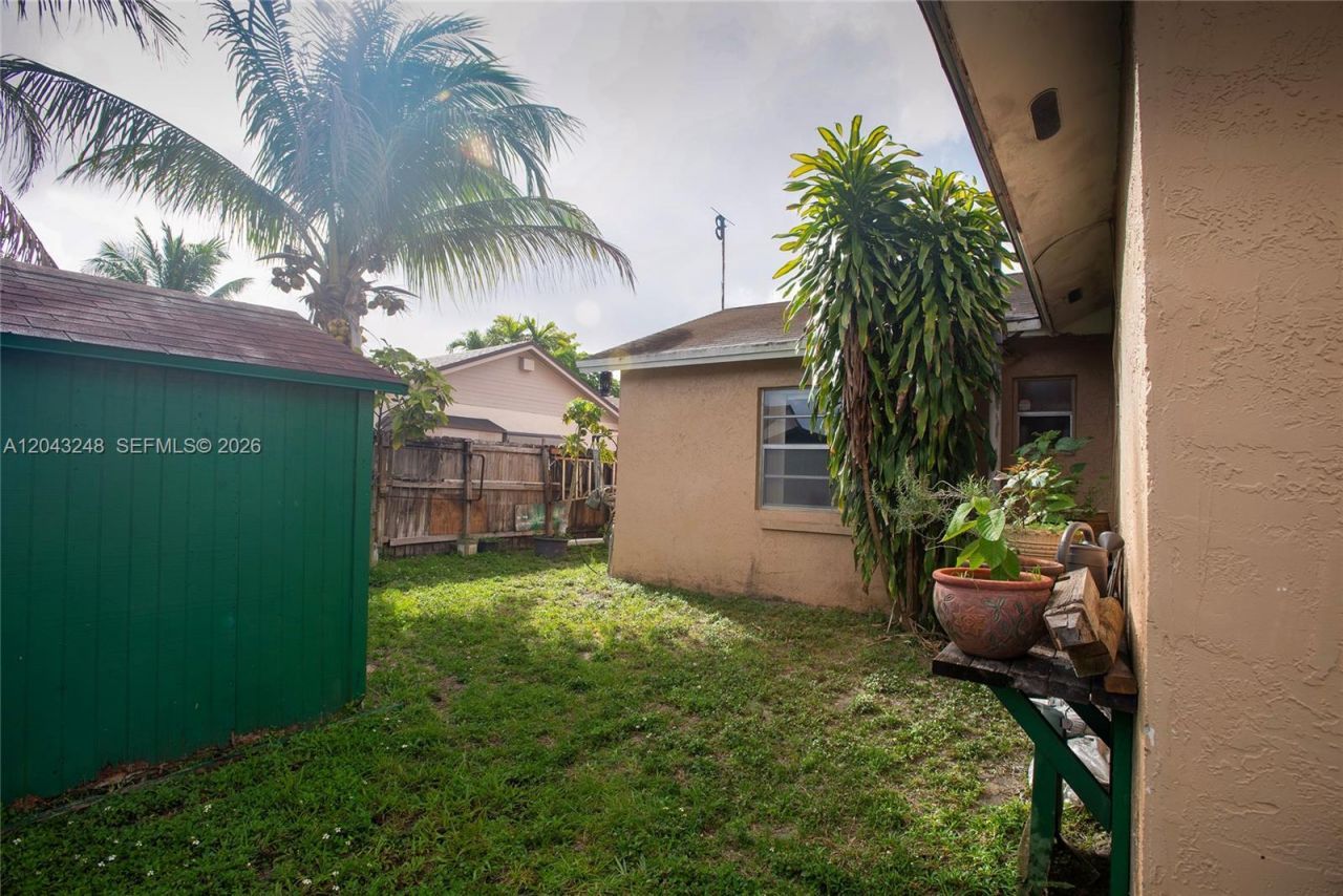 5889 NW 198th Ter, Hialeah, FL 33015 Photo