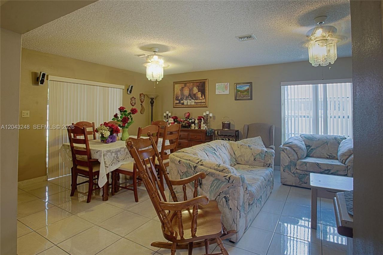 5889 NW 198th Ter, Hialeah, FL 33015 Photo