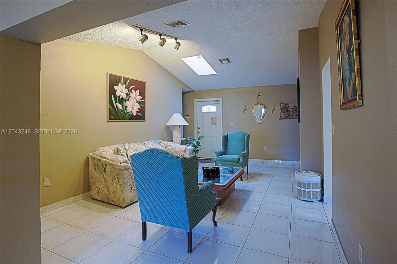 5889 NW 198th Ter, Hialeah, FL 33015 Photo