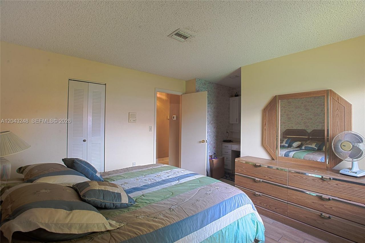 5889 NW 198th Ter, Hialeah, FL 33015 Photo