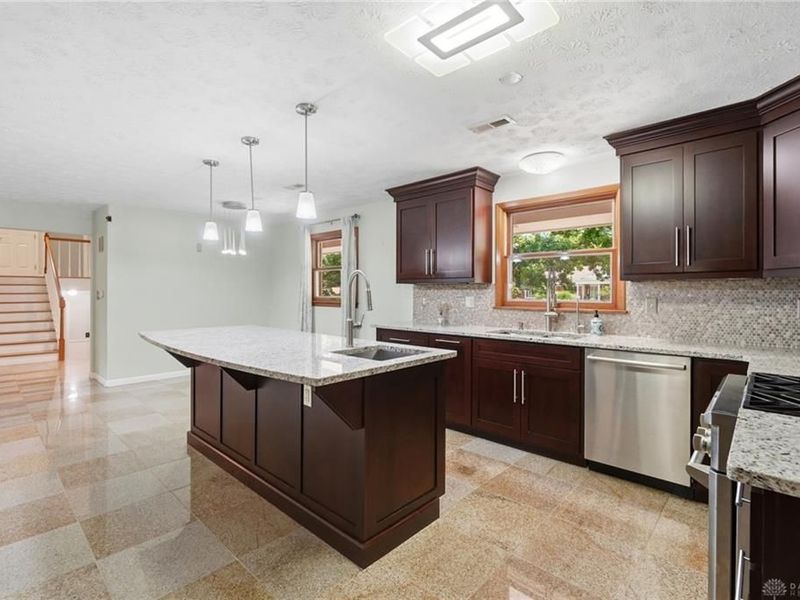 686 Evans Lane, Washington Township, OH 45459 Photo 14