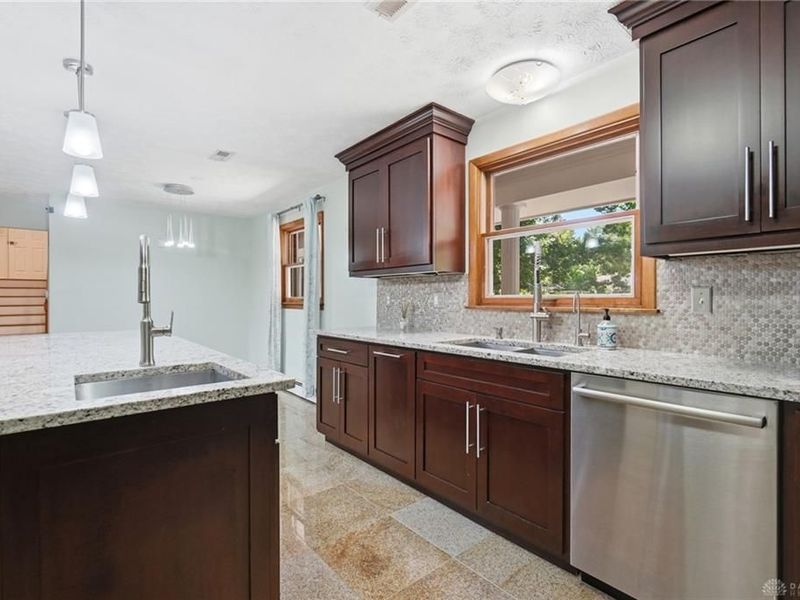 686 Evans Lane, Washington Township, OH 45459 Photo 15
