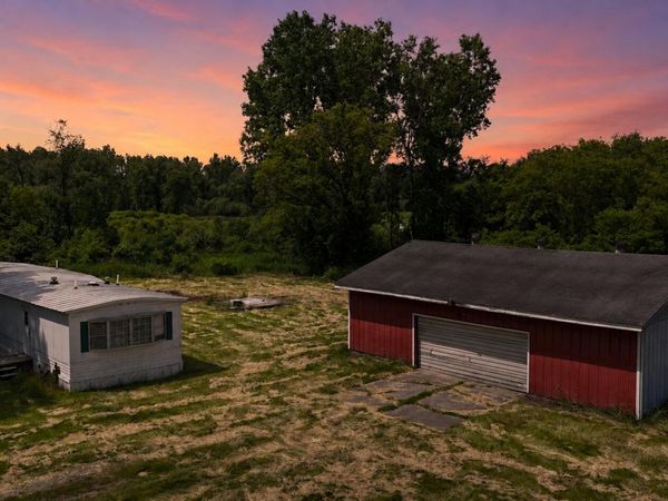 9500 N Meridian Road, Pleasant Lake, MI 49272