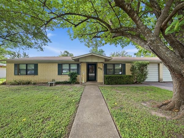 912 W Elizabeth Drive, Robinson, TX 76706