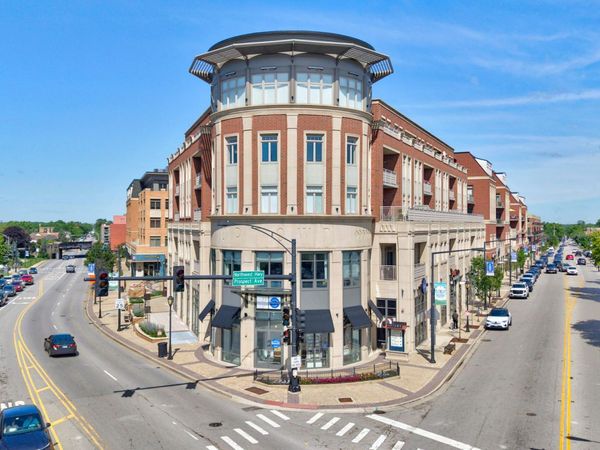 50 N Northwest Highway , Unit 204, Park Ridge, IL 60068