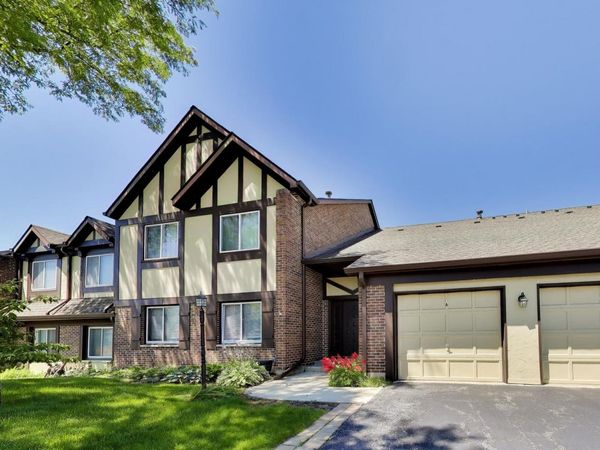 408 SANDHURST Circle , Unit A, Glen Ellyn, IL 60137
