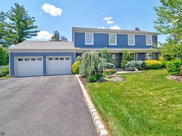 13 Oaklawn Dr, East Hanover, NJ 07936