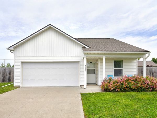 2206 Sunflower Street , Perry, IA 50220