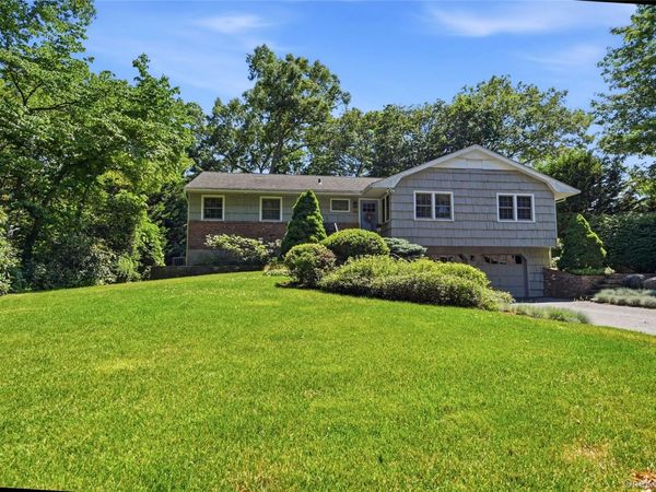 115 Autumn Drive , Hauppauge, NY 11788