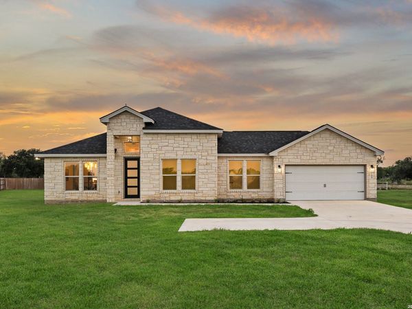 100 W MEDIUM MEADOW DR, Lytle, TX 78052