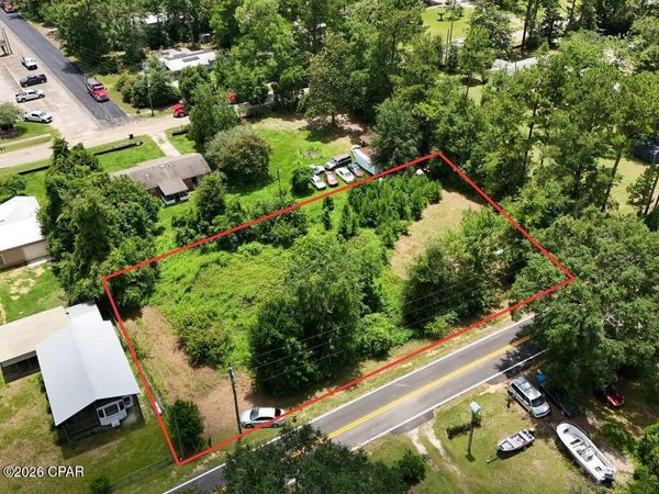 450 Henry Avenue , Wewahitchka, FL 32465
