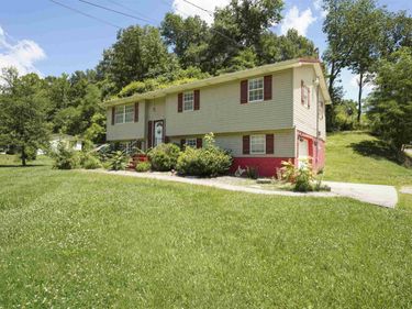 13 Outlook Point Drive, Milton, WV 25541