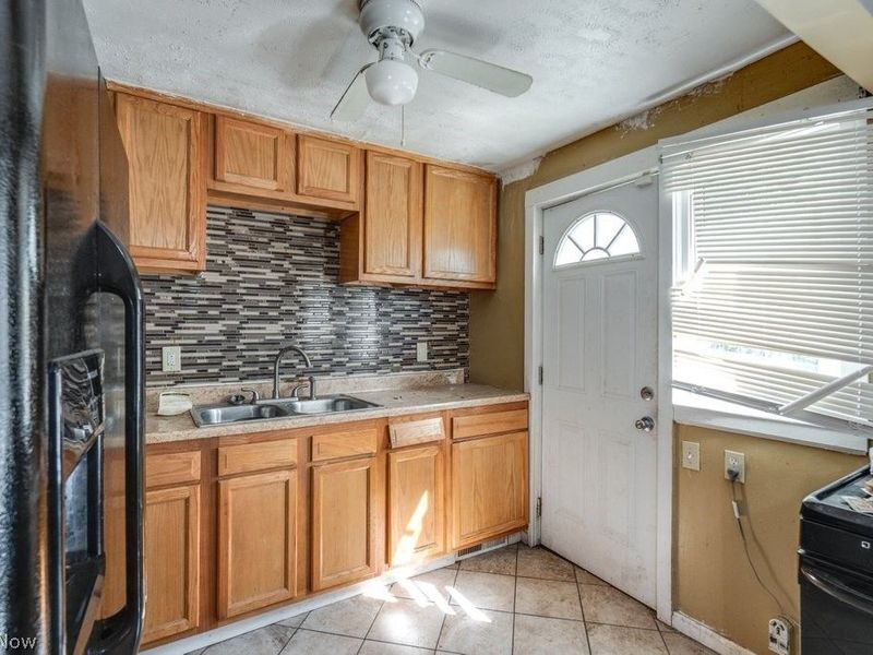 1445 Sulzer Avenue, Euclid, OH 44132 Photo 5