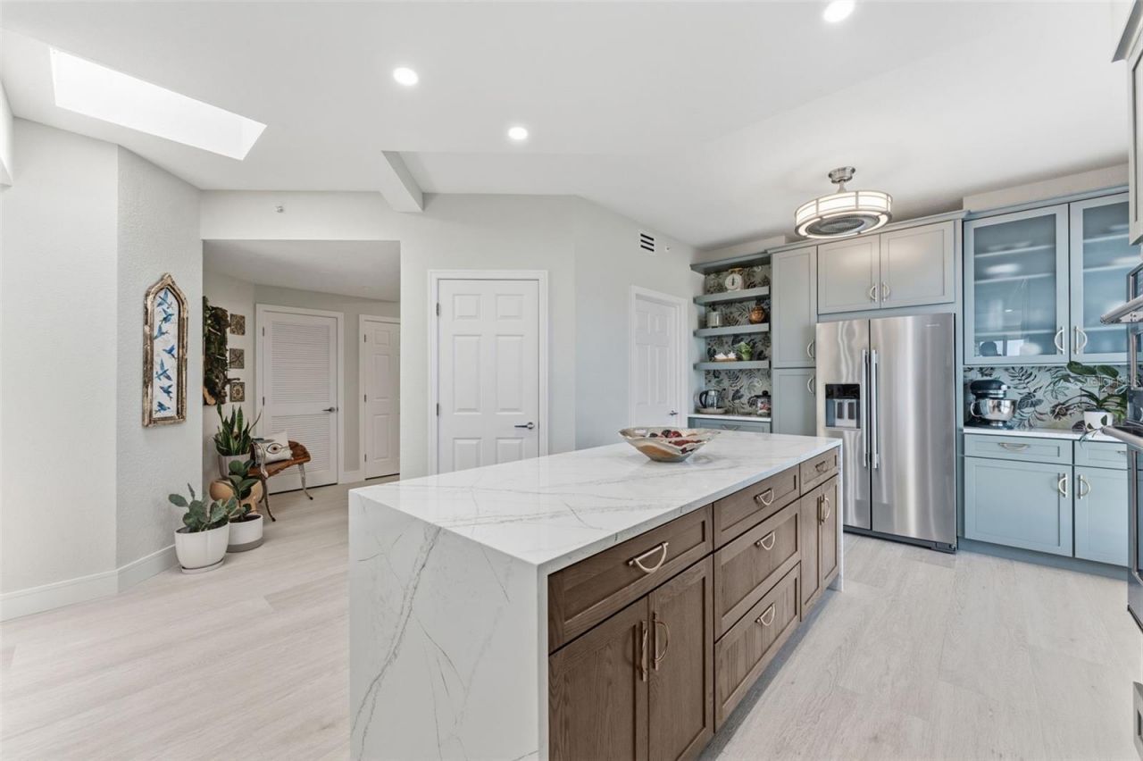 2 15th Avenue, Unit 401, Indian Rocks Beach, FL 33785 Photo