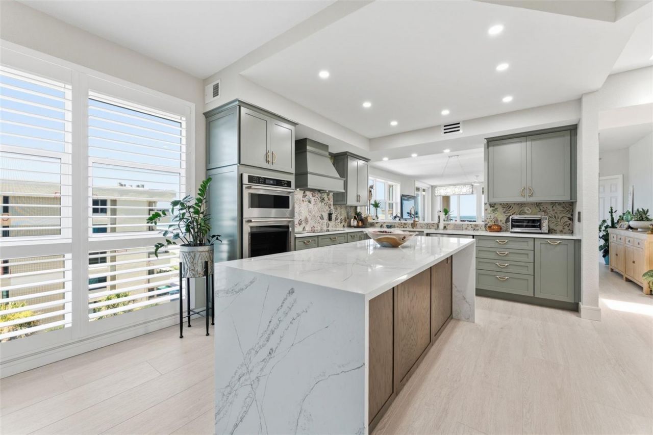2 15th Avenue, Unit 401, Indian Rocks Beach, FL 33785 Photo