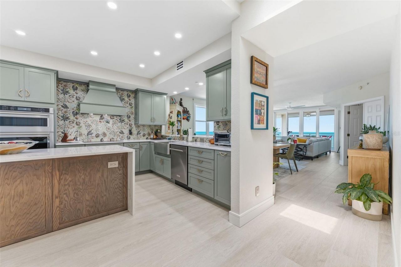 2 15th Avenue, Unit 401, Indian Rocks Beach, FL 33785 Photo