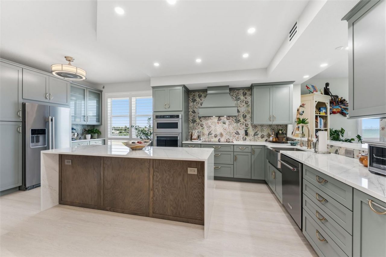 2 15th Avenue, Unit 401, Indian Rocks Beach, FL 33785 Photo