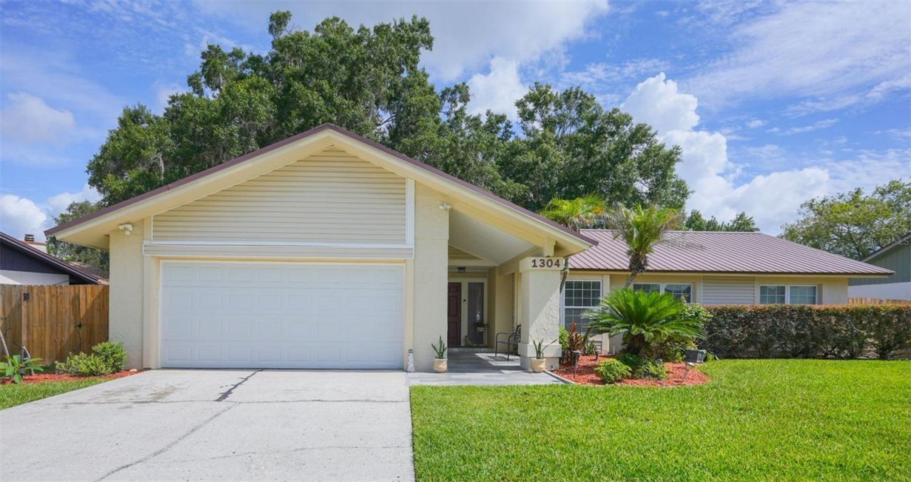 1304 Sandalwood Drive, Plant City, FL 33563 Main Photo