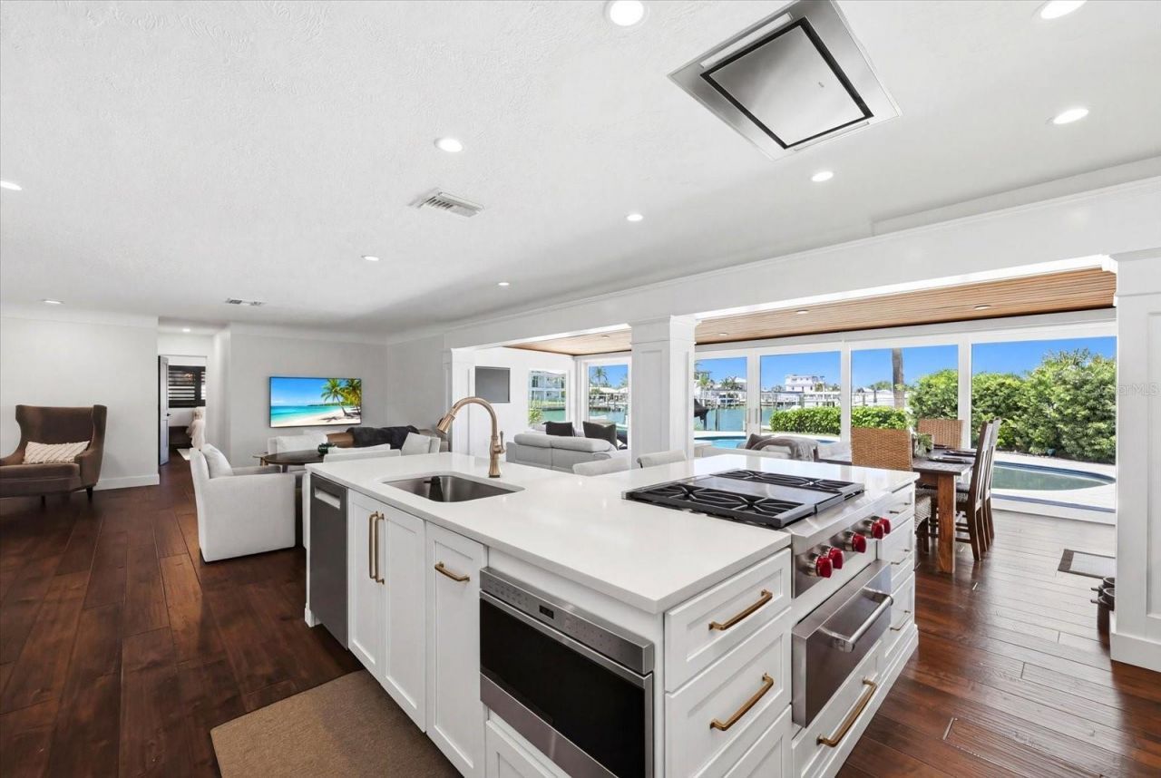 121 79th Street S, Saint Petersburg, FL 33707 Photo