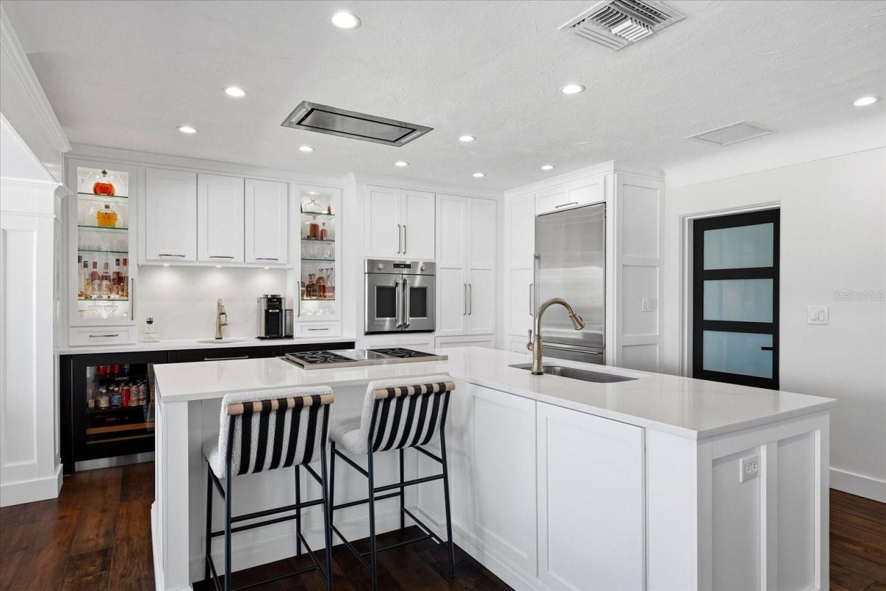 121 79th Street S, Saint Petersburg, FL 33707 Photo