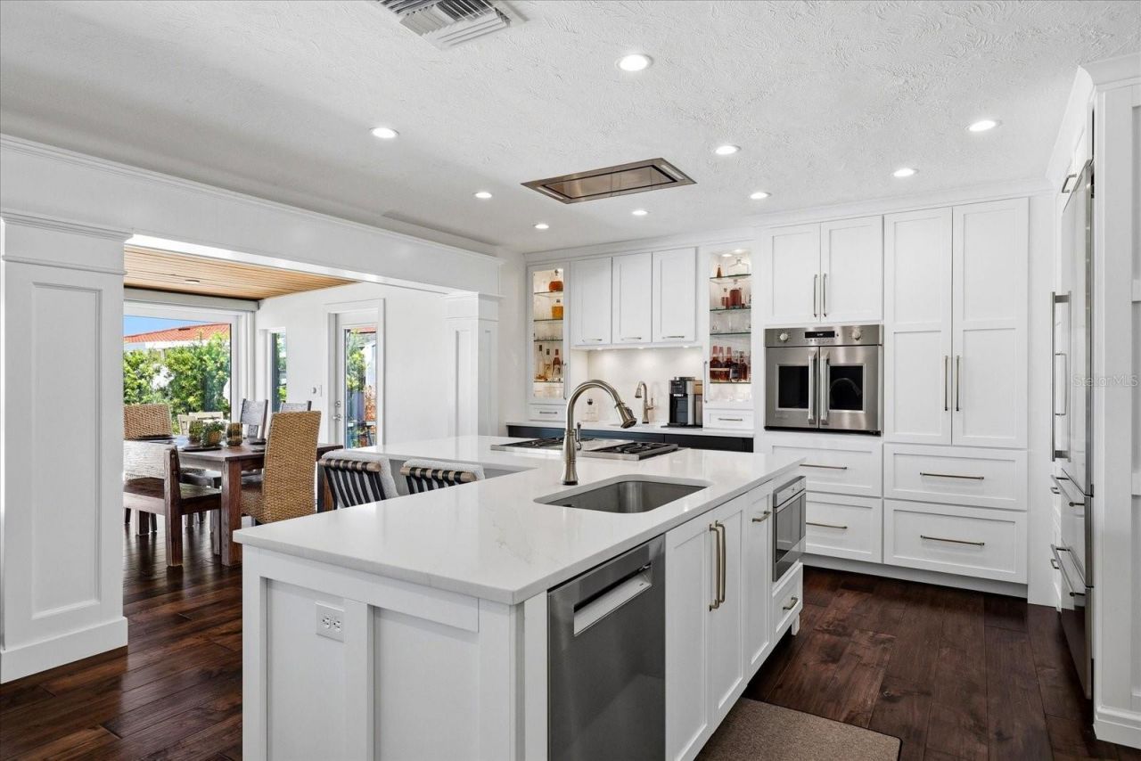 121 79th Street S, Saint Petersburg, FL 33707 Photo