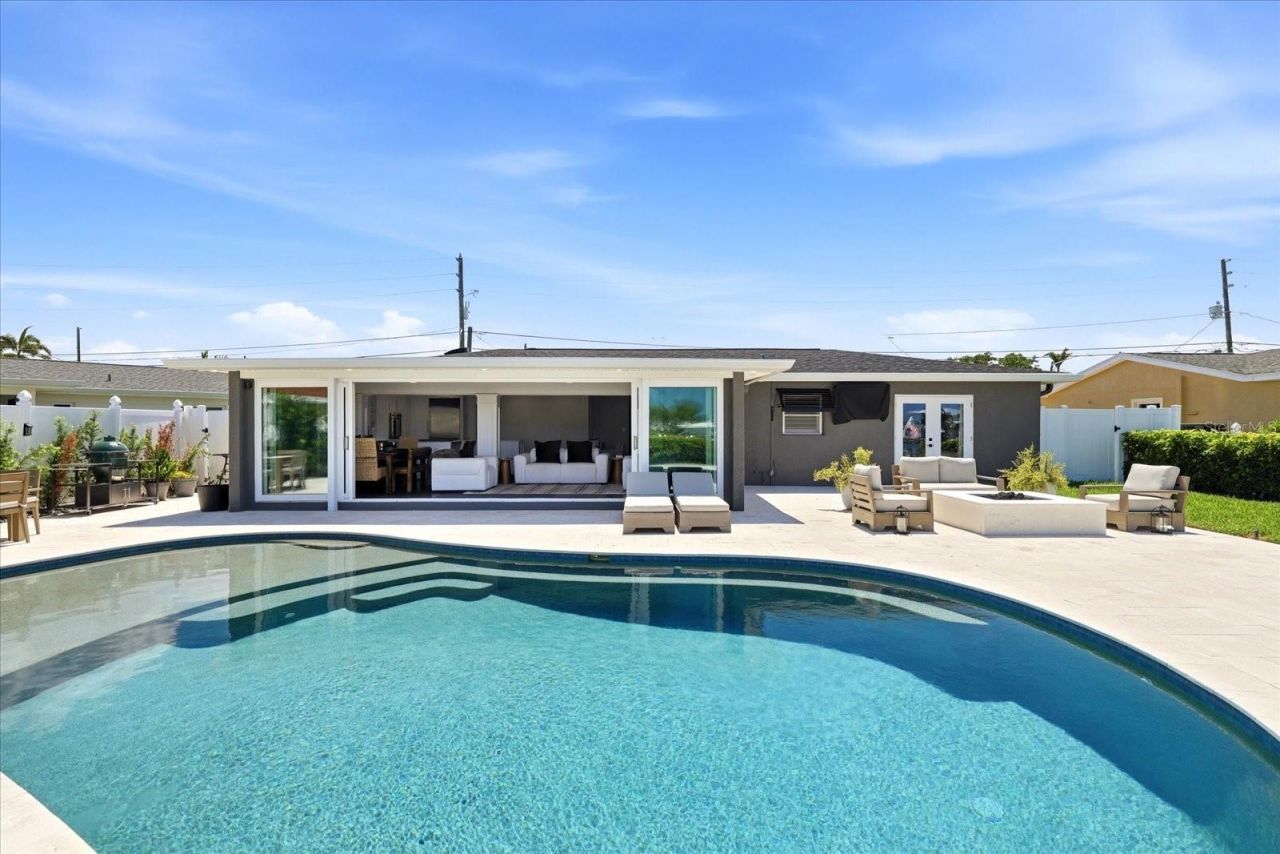 121 79th Street S, Saint Petersburg, FL 33707 Photo
